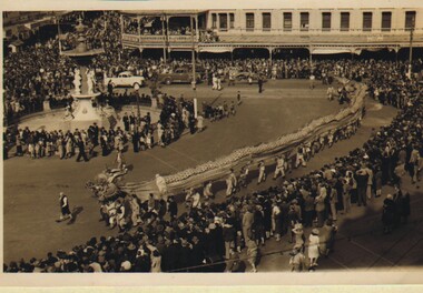 Photograph - CARWARDINE COLLECTION: CHINESE DRAGON BENDIGO EASTER FAIR, 1946
