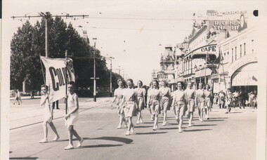 Photograph - GERTRUDE PERRY COLLECTION: PHOTOGRAPH PALL MALL PARADE