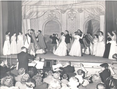 Photograph - GERTRUDE PERRY COLLECTION: PHOTOGRAPH OF MUSICAL - THE MERRY WIDOW