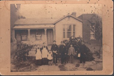 Photograph - WES HARRY COLLECTION: FAMILY GROUP