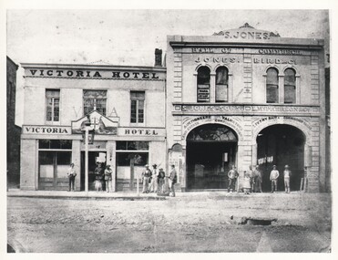Photograph - WES HARRY COLLECTION: VICTORIA HOTEL, PALL MALL, BENDIGO, 1860's ?