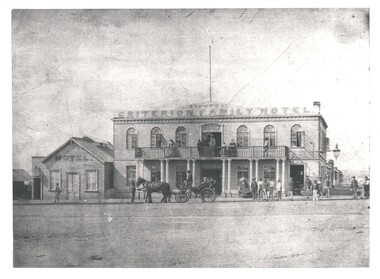 Photograph - WES HARRY COLLECTION: SYMONDS' CRITERION FAMILY HOTEL, BENDIGO