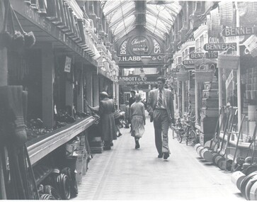 Photograph - HARRY BIGGS COLLECTION: BENDIGO ARCADE / BENNETTS WALK, c1940's