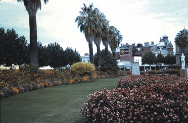 Slide - BENDIGO STREET VIEWS & FORTUNA, Apr 1960