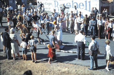 Slide - BENDIGO EASTER PARADE, Apr 1962