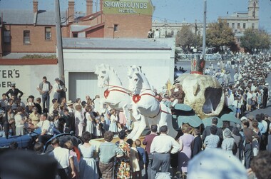 Slide - BENDIGO EASTER PARADE, Apr 1962