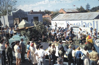 Slide - BENDIGO EASTER PARADE, Apr 1962