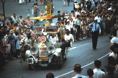 Slide - BENDIGO EASTER PARADE, Apr 1964