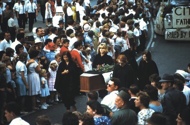 Slide - BENDIGO EASTER PARADE, Apr 1964