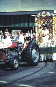 Slide - VAL DENSWORTH COLLECTION: BENDIGO EASTER FAIR, 1967