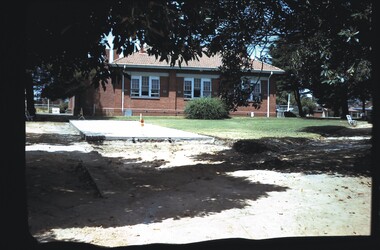 Slide - BENDIGO- TRAIN IN TOWN, Feb 1970