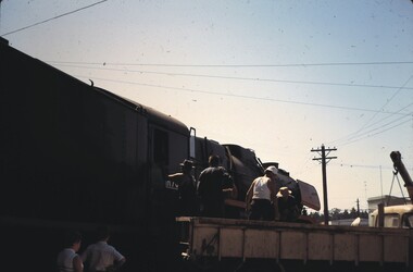 Slide - BENDIGO- TRAIN IN TOWN, Feb 1970