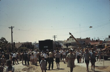 Slide - BENDIGO- TRAIN IN TOWN, Feb 1970
