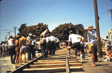 Slide - BENDIGO TRAIN IN TOWN, Feb 1970