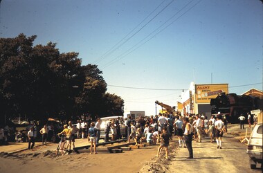 Slide - BENDIGO TRAIN IN TOWN, Feb 1970
