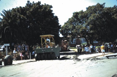 Slide - BENDIGO TRAIN IN TOWN, Feb 1970