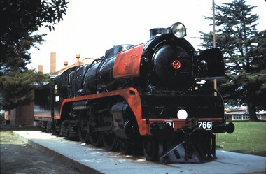 Slide - BENDIGO TRAIN IN TOWN, June 1970