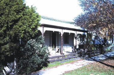 Slide - ALLAN BUDGE COLLECTION: SLIDE VICTORIA STREEET HOUSE, 1988