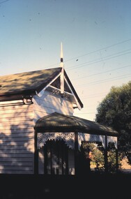 Slide - ALLAN BUDGE COLLECTION: SLIDE HOUSE CNR GLADSTONE & HOSKINS STS, 1988