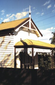 Slide - ALLAN BUDGE COLLECTION: SLIDE HOUSE CNR GLADSTONE & HOSKINS STS, 1988