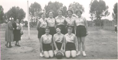 Photograph - WOMENS BASKETBALL TEAM