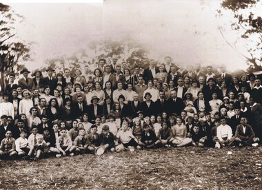 Photograph - SUNDAY SCHOOL PICNIC IN RAVENSWOOD, c, 1930