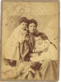 Photograph - SIMPSON FAMILY COLLECTION: MRS SIMPSON WITH DAUGHTERS EILEEN AND MARJORIE
