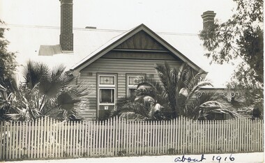 Photograph - UNKNOWN FAMILY COLLECTION: PHOTOGRAPH, 1916