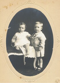 Photograph - UNKNOWN FAMILY COLLECTION: PHOTOGRAPH
