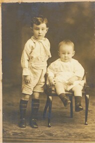 Photograph - UNKNOWN FAMILY COLLECTION: PHOTOGRAPH