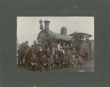 Photograph - UNKNOWN FAMILY COLLECTION: PHOTOGRAPH
