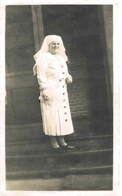 Photograph - PETHARD COLLECTION: FEMALE PORTRAIT