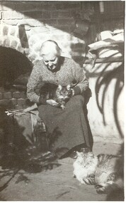 Photograph - PETHARD COLLECTION: FEMALE PORTRAIT