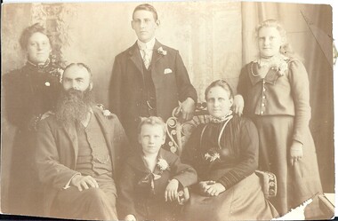 Photograph - PETHARD COLLECTION: FAMILY PORTRAIT, 1900