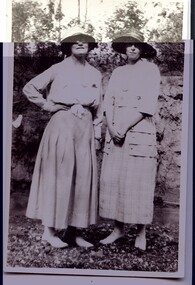 Photograph - PETHARD COLLECTION: PORTRAIT OF 2 WOMEN