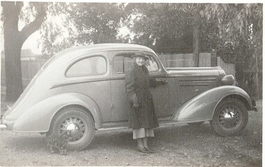 Photograph - PETHARD COLLECTION: FEMALE PORTRAIT