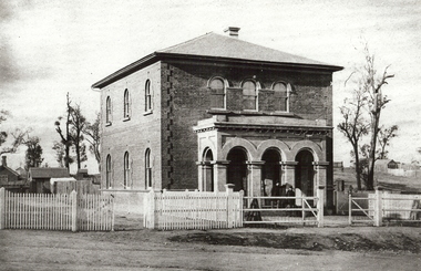 Photograph - GOVERNMENT SURVEYOR'S OFFICE: VIEW STREET, BENDIGO, late 1850's