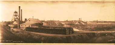 Photograph - POPPET HEAD, AT THE NEW CHUM RAILWAY AND SOUTH NEW MOON, c.1900