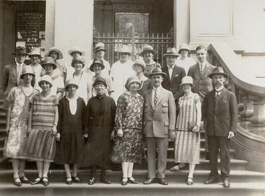 Photograph - GROUP ON STEPS OF PUBLIC OFFICES, WILLIAMSON ST, BENDIGO, c.1930