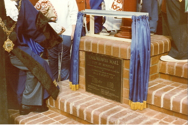 Photograph - HARGREAVES MALL, UNVEILING OF PLAQUE, 13 May 1982