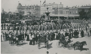 Photograph - PALL MALL WITH ALEXANDRA FOUNTAIN IN CENTRE, c.1901