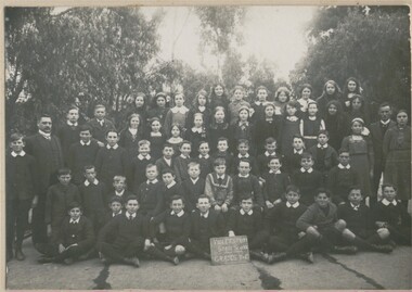 Photograph - VIOLET STREET PRIMARY: GRADES 7 - 8 - 1912, 1912