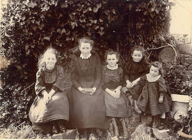 Photograph - FIVE GIRLS, 1910 ?