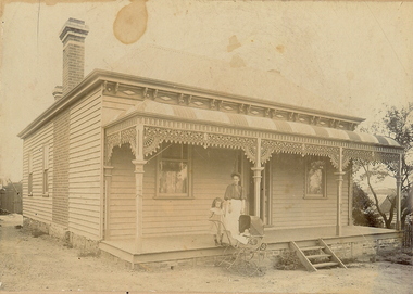 Photograph - HOUSE: MOTHER AND CHILD C 1890'S