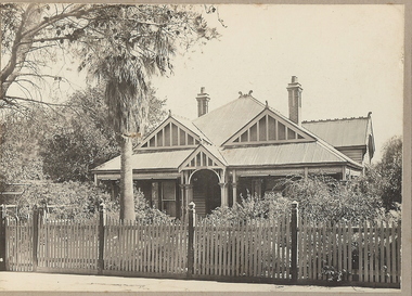 Photograph - T C WATTS & SON - QUEEN STREET, 1930