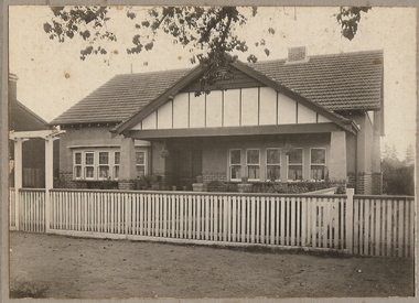 Photograph - T C WATTS & SON COLLECTION:  47 MILLER STREET, BENDIGO, 1930