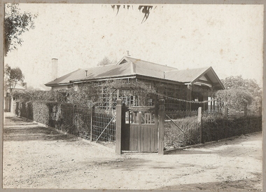 Photograph - T C WATTS & SON COLLECTION: CORNER OF NEALE AND SKENE STREET, BENDIGO, 1928