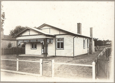 Photograph - T C WATTS & SON COLLECTION:  44 ABBOTT STREET, BENDIGO, 1927