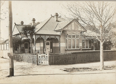 Photograph - T C WATTS & SON COLLECTION:  HIGH STREET AND MYRTLE STREET CORNER, 1928