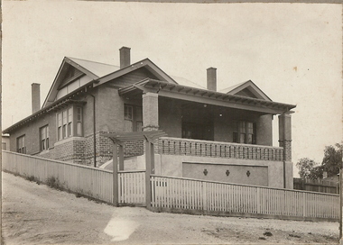 Photograph - T C WATTS & SON COLLECTION:  MACKENZIE AND VIOLET STREET, BENDIGO, 1927